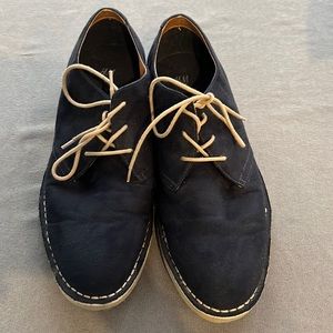 H&M derby shoes in soft faux suede with open lacing. Navy blue size 9. Like new